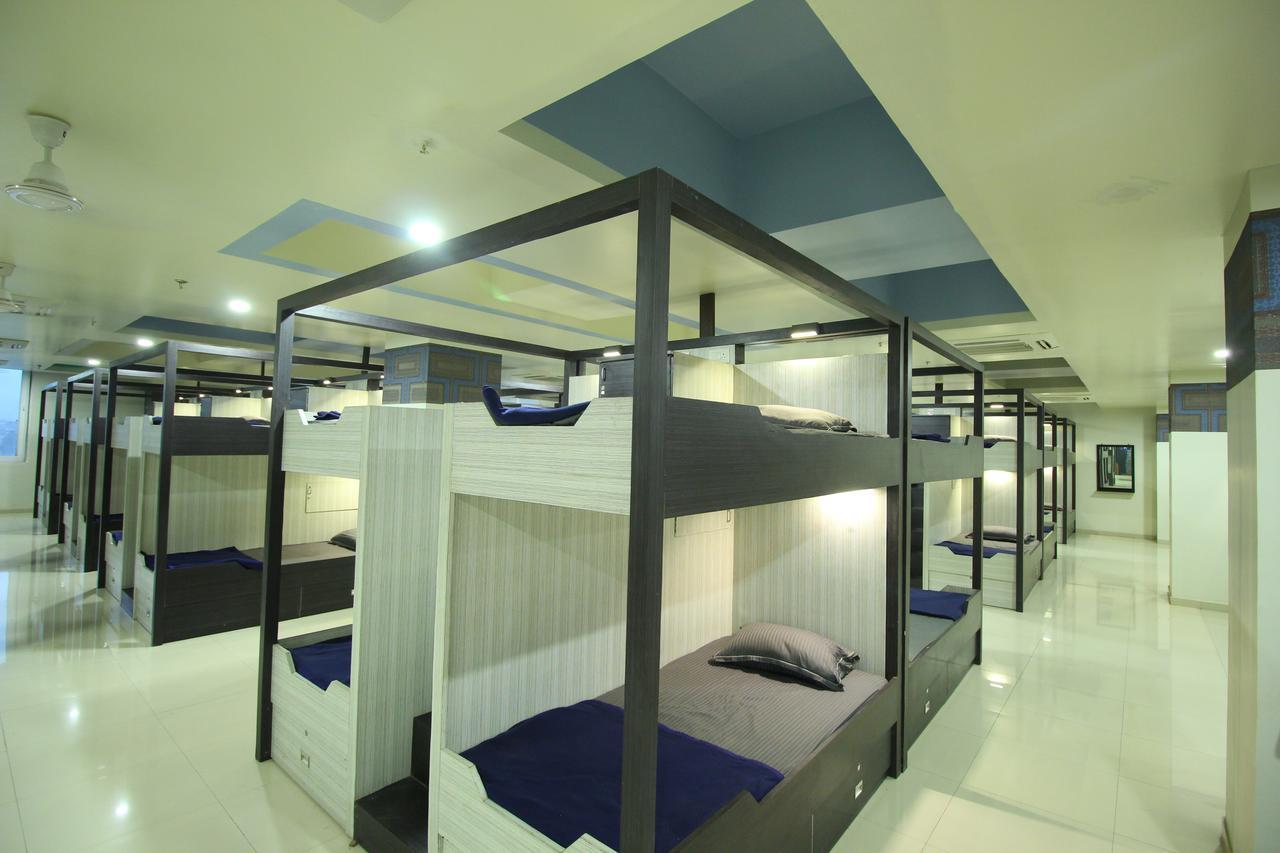 Jackpot Room In & Out Dormitory Ahmedabad Exterior photo